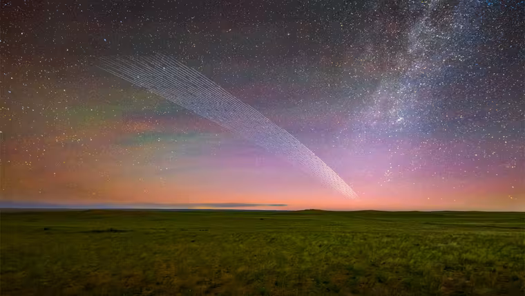 Družice Starlink na dlouhé expozici připomněly kometární ohon