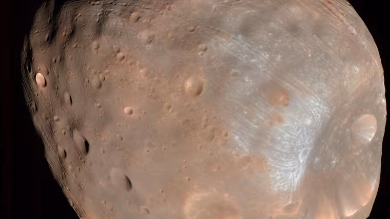 Marsův měsíc Fobos čeká pomalý zánik
