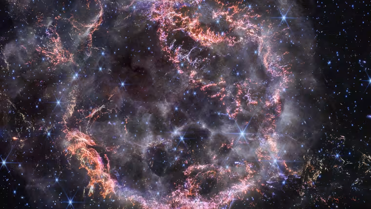 Pozůstatek supernovy Cassiopeia A odhalil své vlákno