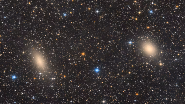 Dvě satelitní galaxie NGC 147 a NGC 185 v jednom poli