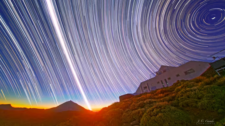 Jarní rovnodennost byla zachycena nad observatoří Teide