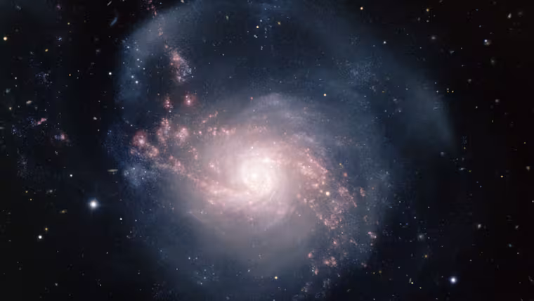 Galaxie NGC 3310 překypuje vznikem nových hvězd