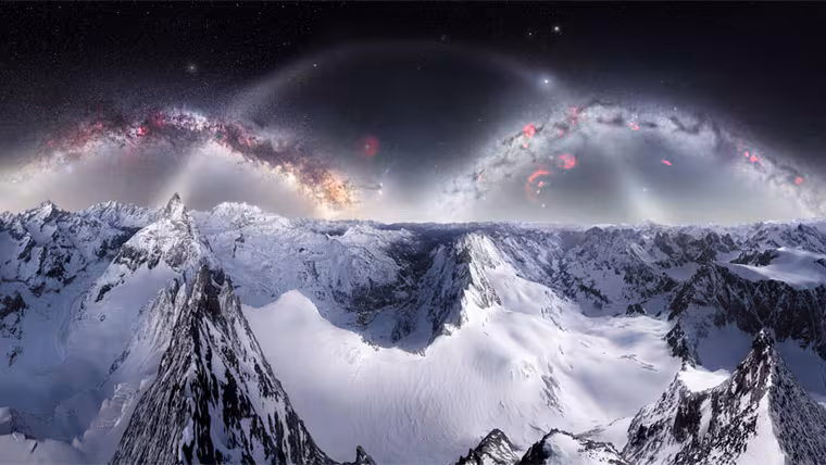 Panorama spojilo tři světelné oblouky nad Alpami