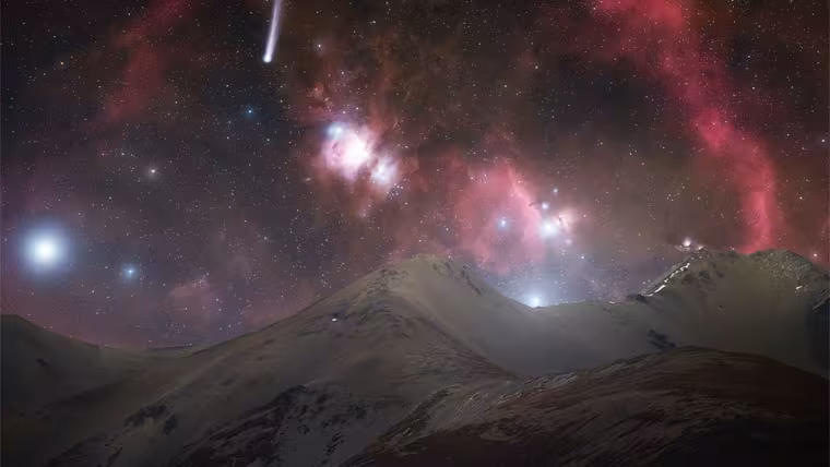 Kometa C/2025 R3 PanSTARRS s dlouhým ohonem před mlhovinami souhvězdí Orionu