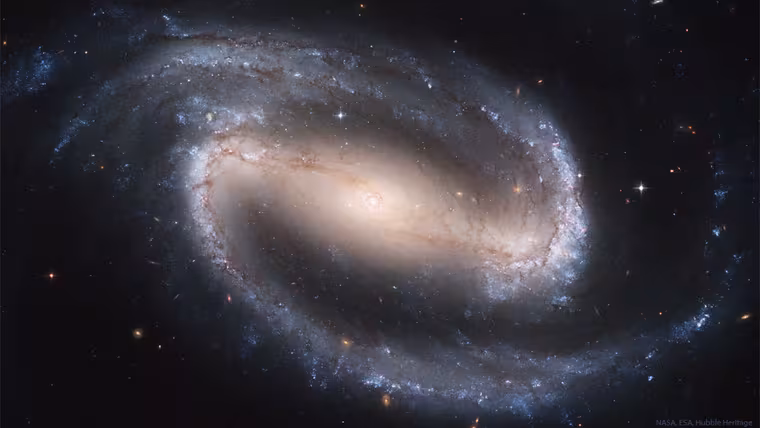 Příčková spirální galaxie NGC 1300 ukázala dokonalou stavbu
