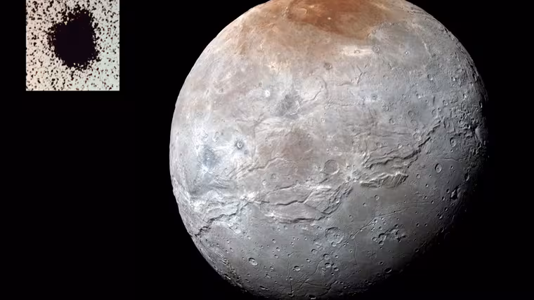 Charon ukázal nečekaně členitý povrch