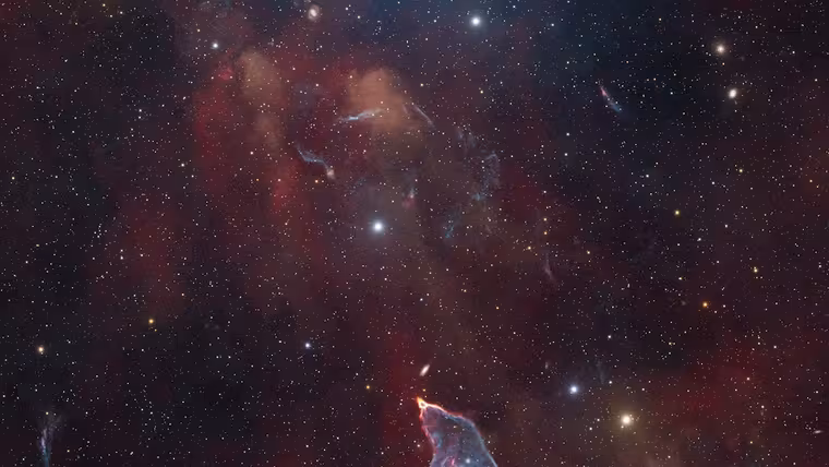 Mlhovina Mořská panna nese stopy dávné supernovy
