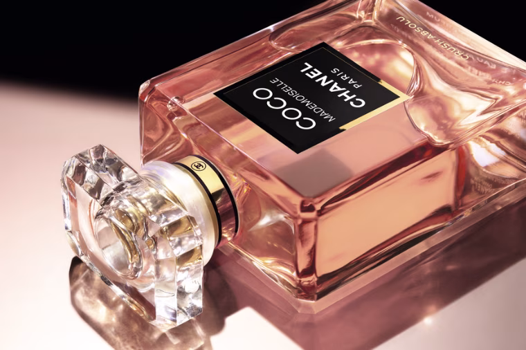 Chanel Coco Mademoiselle Crush Absolu zesiluje ambrovou stránku vůně
