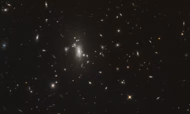 Hubble po 200 tisících obězích hlídá návrat supernovy Athena